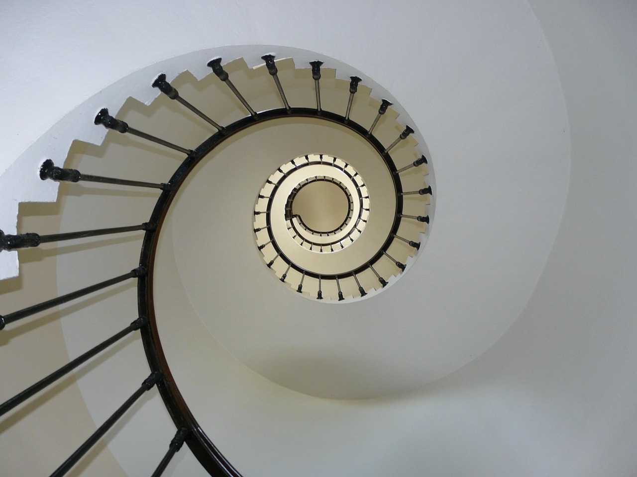 Sfeervolle interactieve wanddecoraties voor in het trappenhuis - trappenhuis, omhoog, rails, balustrades, trap, vlucht, illusie, optische illusie, interieur, interieur design, vuurtoren, architectuur, boven, trap, trap, trap, trap, trap, interieur, interieur, interieur Sfeervolle interactieve wanddecoraties voor in het trappenhuis - trappenhuis, omhoog, rails, balustrades, trap, vlucht, illusie, optische illusie, interieur, interieur design, vuurtoren, architectuur, boven, trap, trap, trap, trap, trap, interieur, interieur, interieur